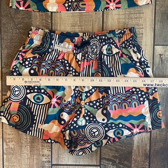 POP Fit Geometric Groovy 2 piece Tank and Shorts Set - Picture 8 of 15